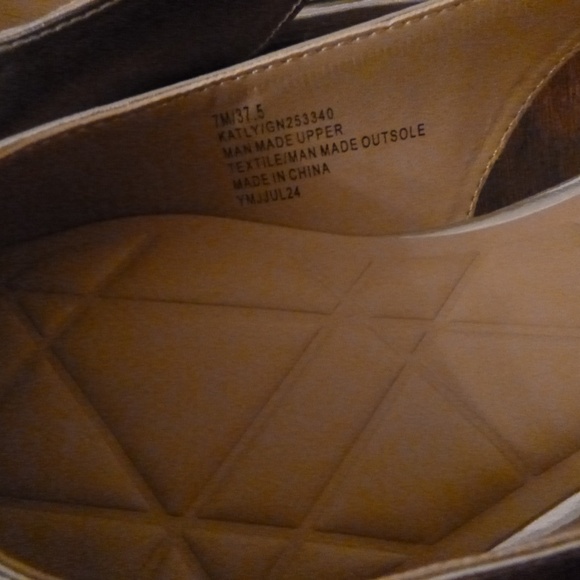 BCBGenerations SILVER KATLY SHOES sz-7 NIB POINTY FLATS - Picture 6 of 11